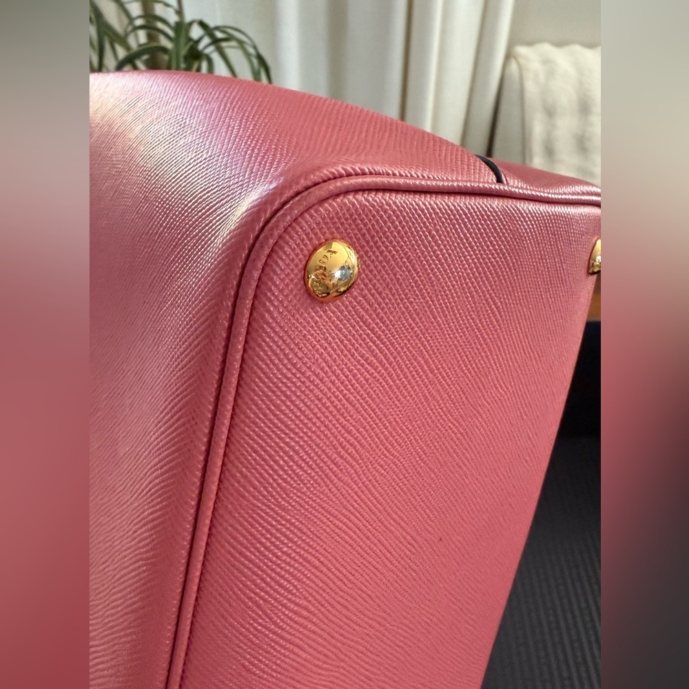 Authentic Prada Saffiano Lux Leather Tote in Pink - Picture 6 of 14
